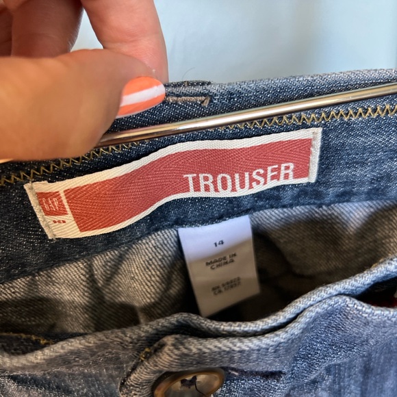 GAP Wide Leg Jeans with Natural Fading - Picture 2 of 4